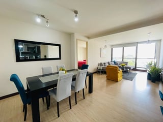 APARTAMENTO AMUEBLADO EN RENTA – EDIFICIO VEINTI4, ZONA 10 - 2