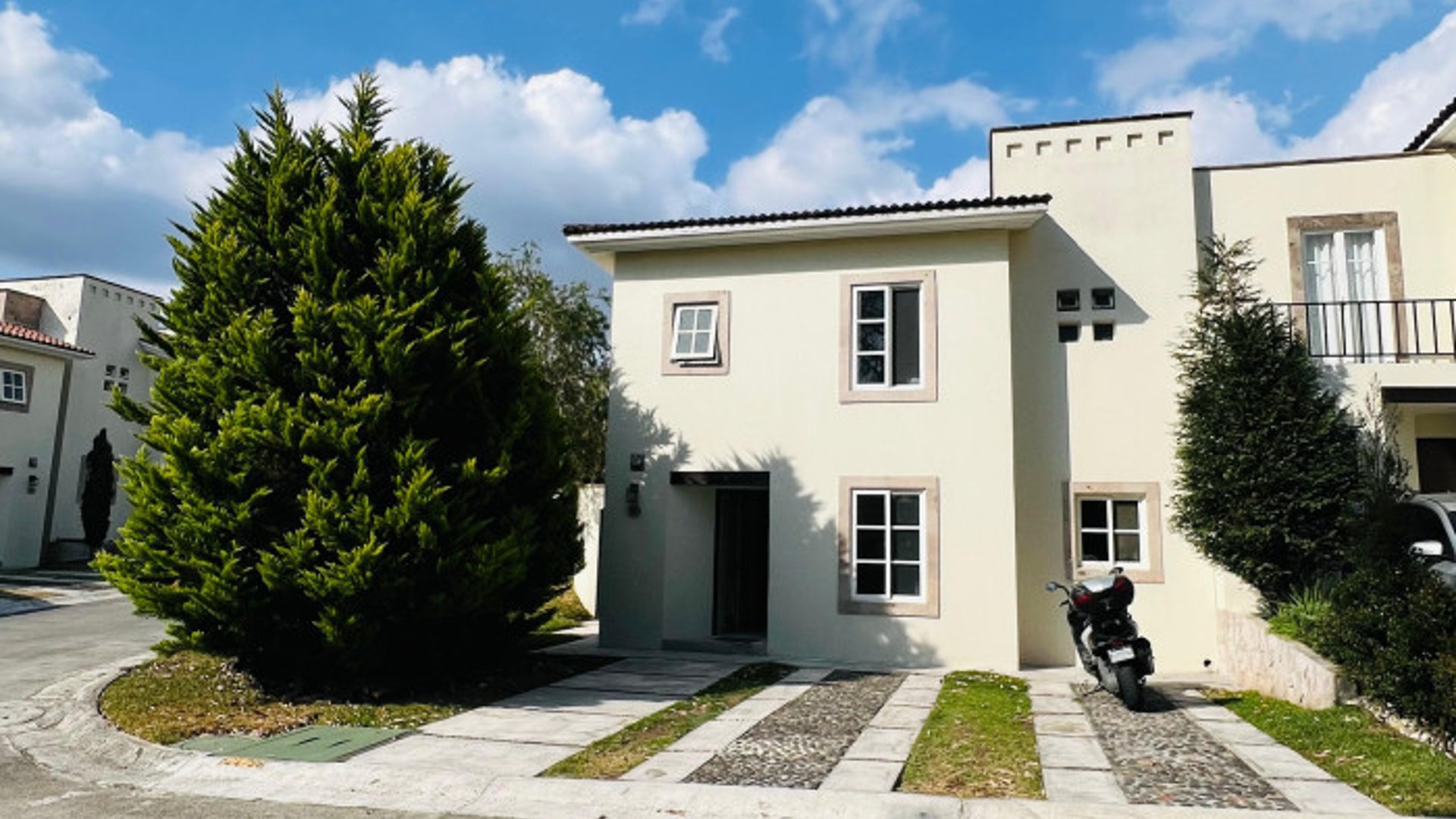 Venetto, Casa en venta y renta Carretera a El Salvador