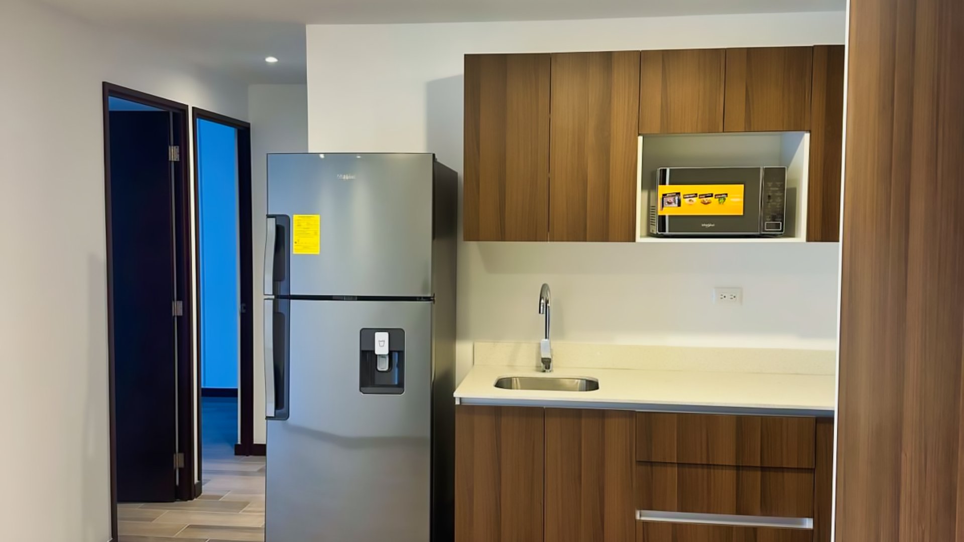 Apartamento nuevo con patio en primer nivel Edificio Santeli, Zona12 - Miniatura 6