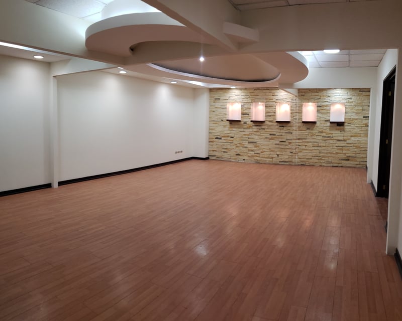 Oficina en alquiler con 255m2 en Zona 14 Europlaza