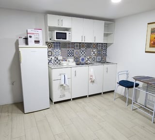 Apartamento amueblado tipo efficiency zona 10 / Oakland I