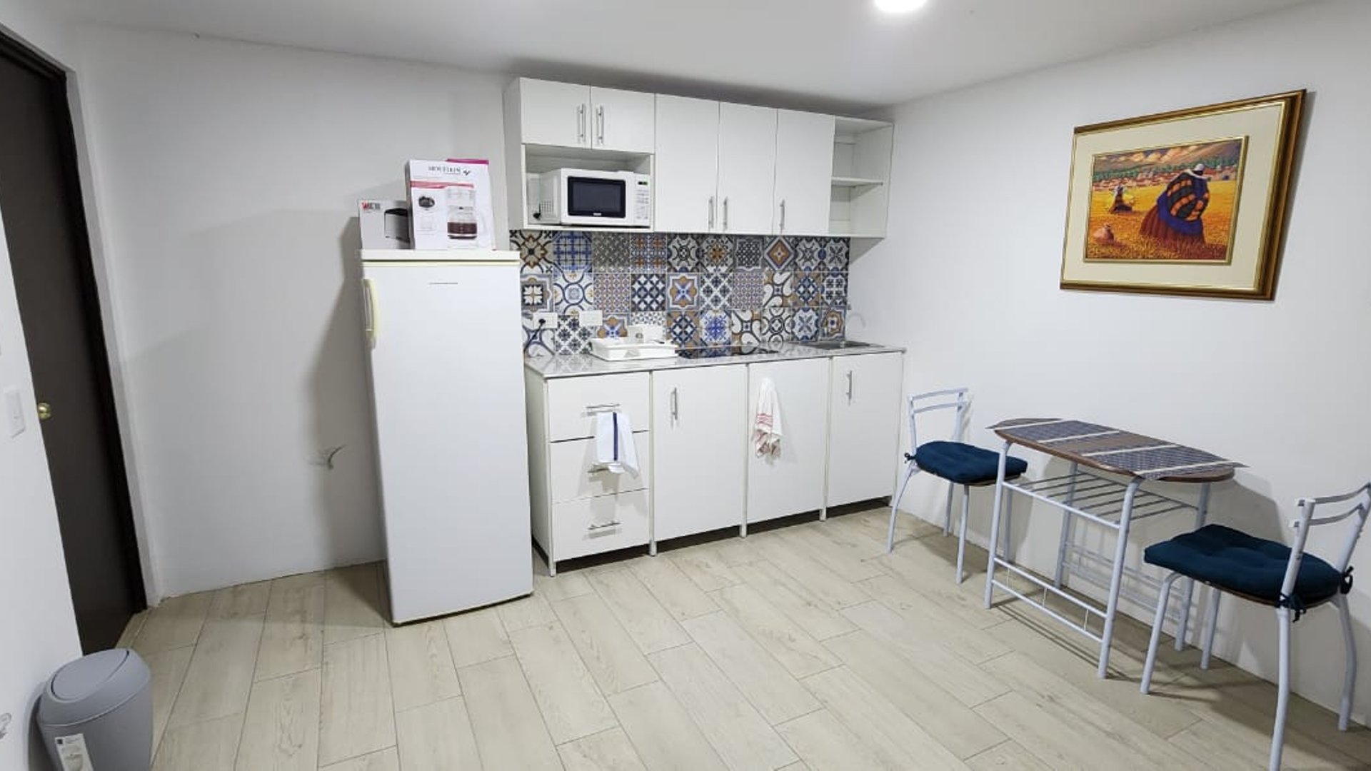 Apartamento amueblado tipo efficiency zona 10 / Oakland I