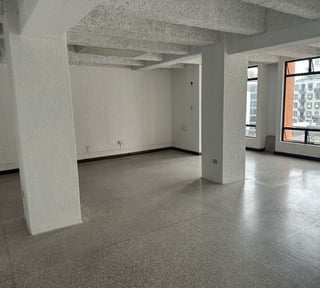 Oficina en Zona 4 Vía 5 | Cerca de varias entes gubernamentales