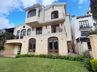 Venta y renta, Villa Italiana en la Foresta, Fraijanes. - Image 1