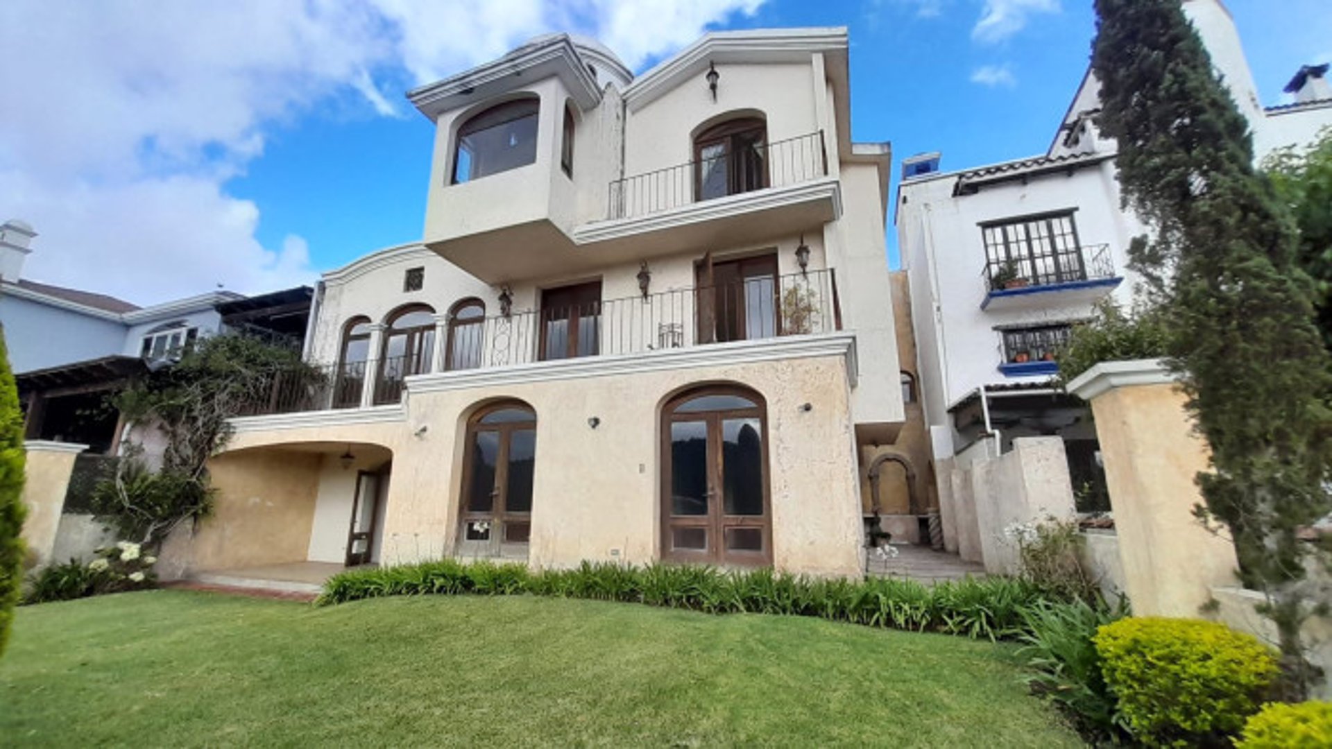 Venta y renta, Villa Italiana en la Foresta, Fraijanes.