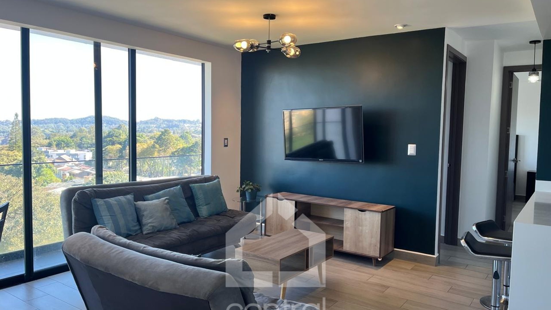 Apartamento amueblado muy bien ubicado en Zona 15 en Renta - Image 1