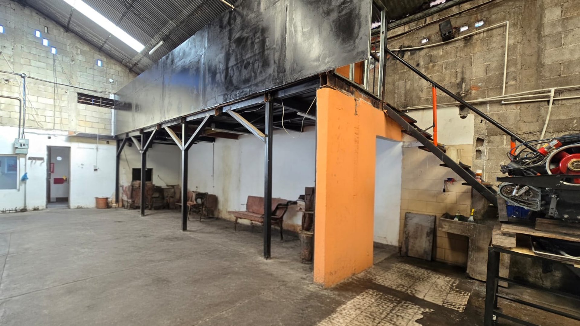 VENTA Bodega Zona 14 - Miniatura 2