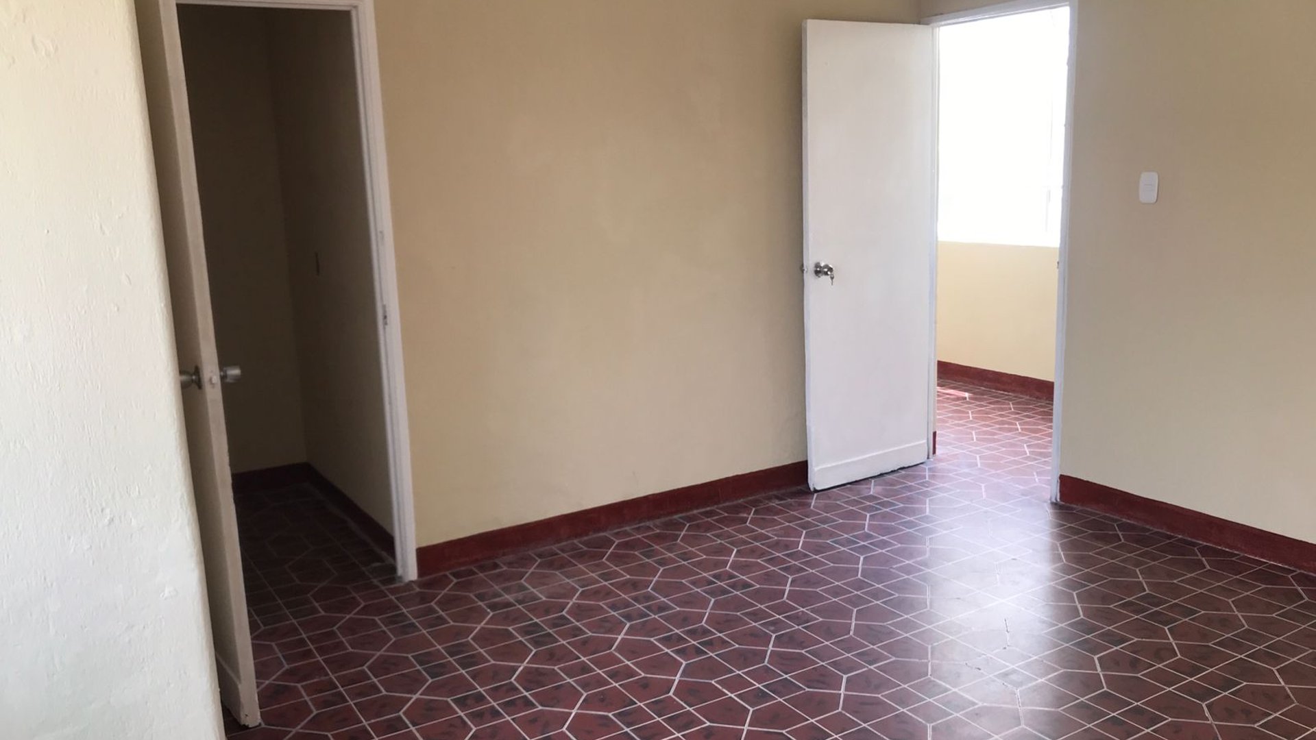 Casa de 4 habitaciones en alquiler, zona 1 - Miniatura 14