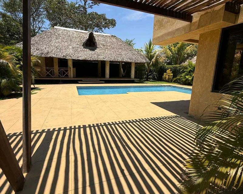 Monterrico Preciosa Casa de Playa NUEVA, tipo Santa Fe en Venta