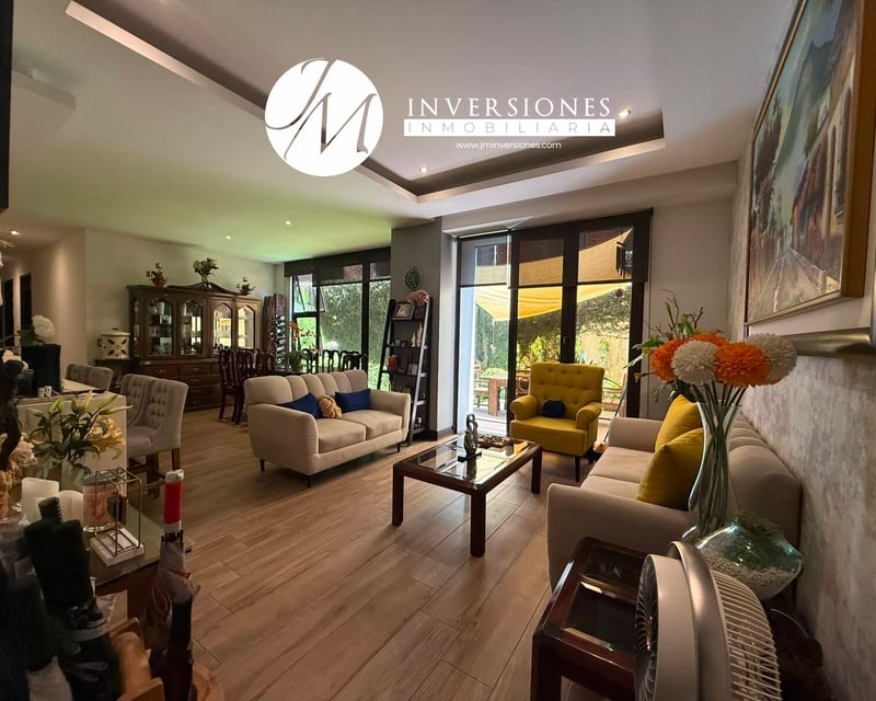 Apartamento en Venta de 3 Dormitorios en zona 10