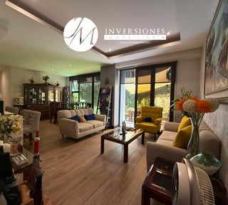 Apartamento en Venta de 3 Dormitorios en zona 10