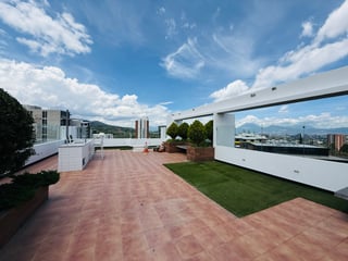 Venta de Hermoso Apartamento - Ikaria, Zona 15 - Image 22