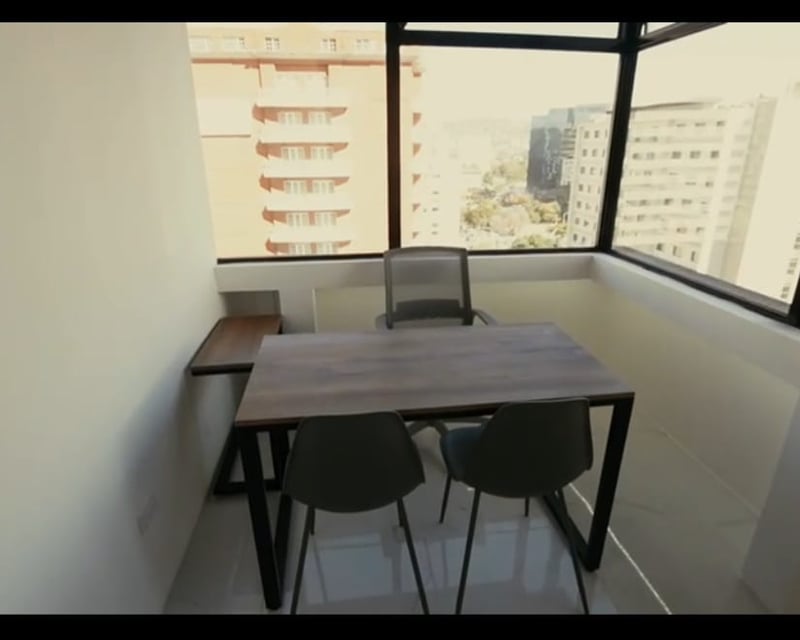 Alquilo Zona 10 Reforma Montufar, oficina tipo virtual