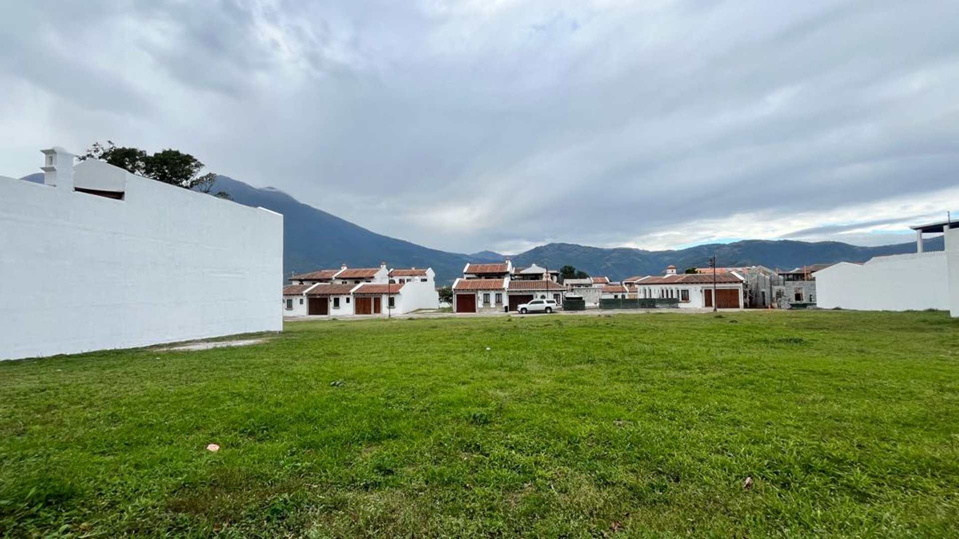 TERRENOS EN VENTA EN CLUB RESIDENCIAL EN ALREDEDORES DE ANTIGUA 