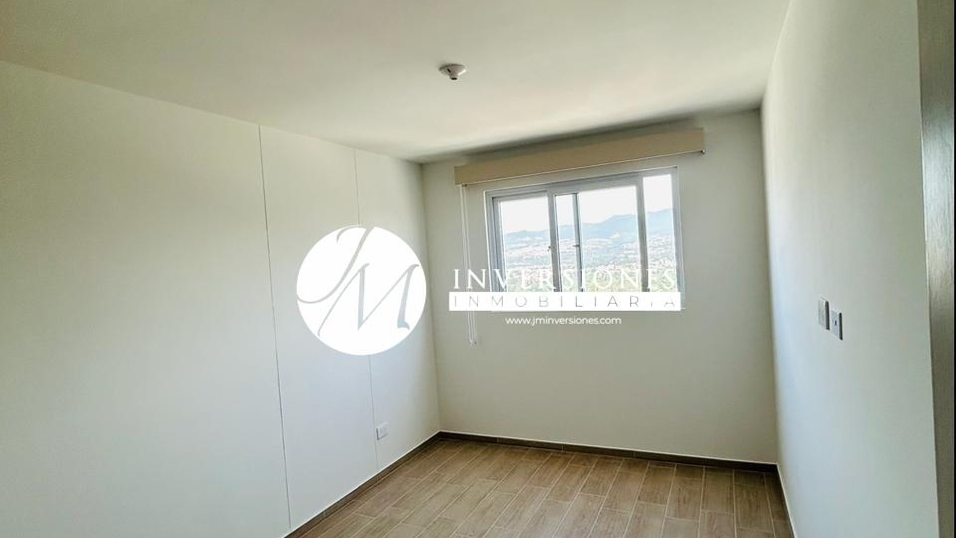 Apartamento en renta Con Linea blanca en zona 12 - Miniatura 4