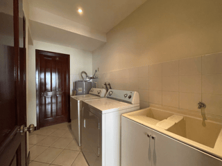 Apartamento en Alquiler / Venta Edificio Milenia, zona 10 - Image 11