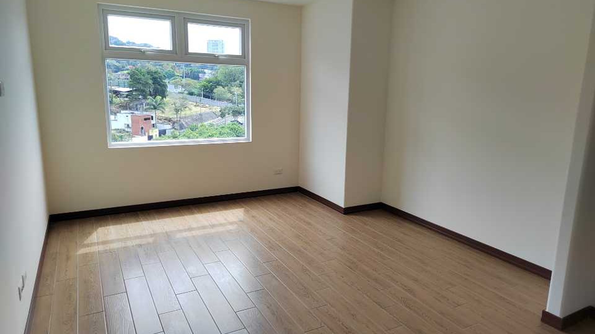 Zona 15 alquilo/vendo apartamento - Miniatura 6