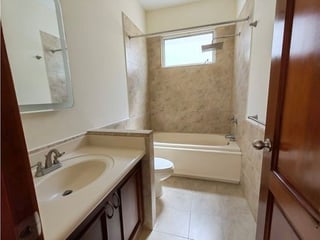Casa en Venta en Portal del Bosque 2, Km. 22 CES - 5