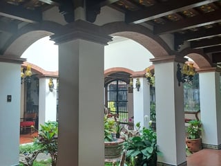Casa con pérgola en venta de 5 habitaciones en zona 15 Ref-5684 - 5