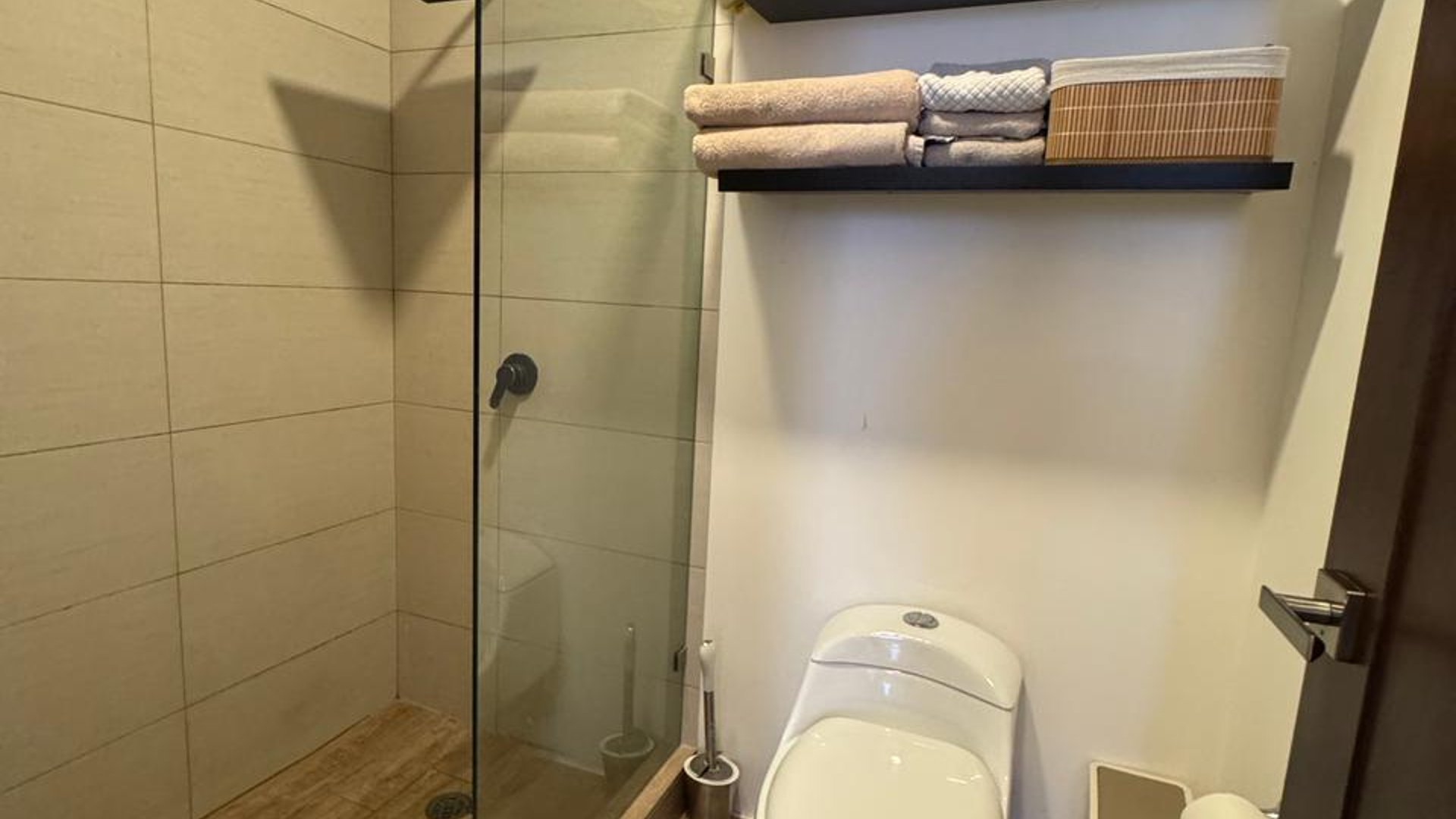VENTA DE MODERNO APARTAMENTO - ALBERO 15, VH2 ZONA 15 - Miniatura 5