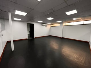 RENTA DE OFIBODEGA EN ZONA 10 - 4