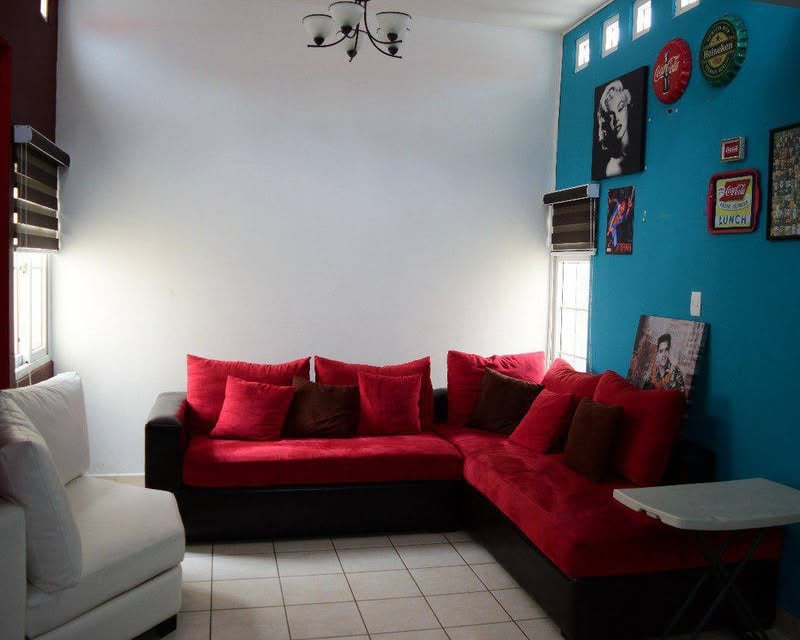 Casa con habitacion de servicio - 3 habitaciones en Mixco Ref-5819