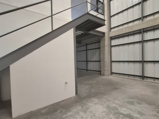 Ofibodega de Esquina en Renta, para estrenar en K13 - 2