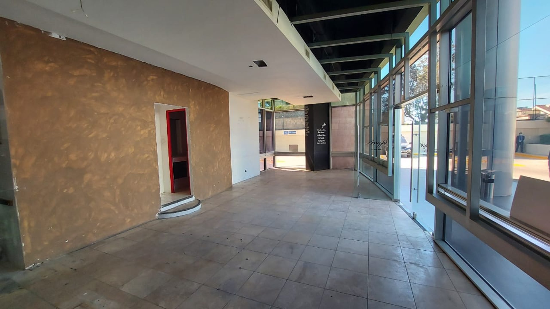 Zona 15 | Local en venta | 84.64 m² | Edificio Avante - Miniatura 4