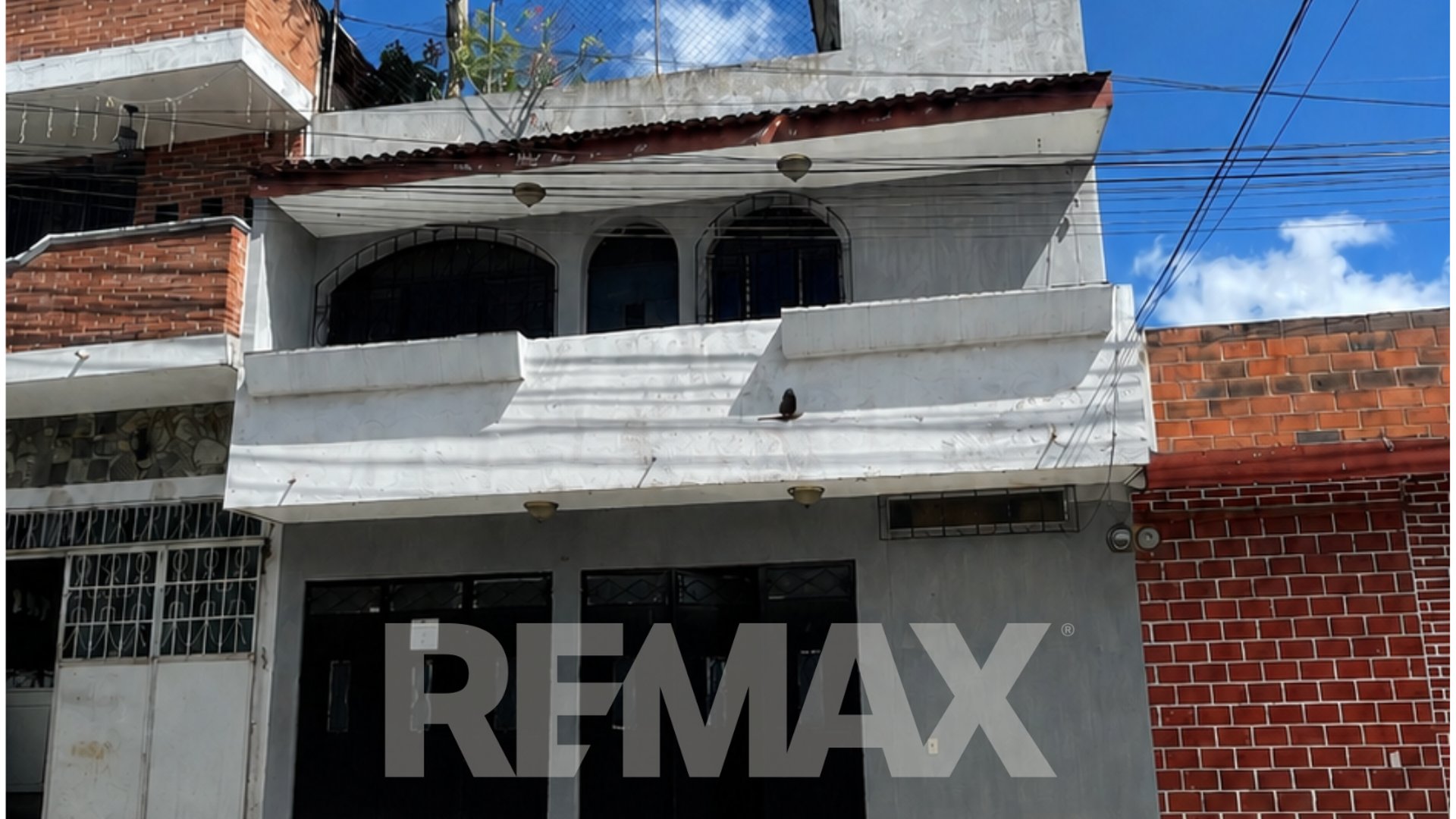 Casa en Venta de 4 Habitaciones en Los Olivos, Zona 18