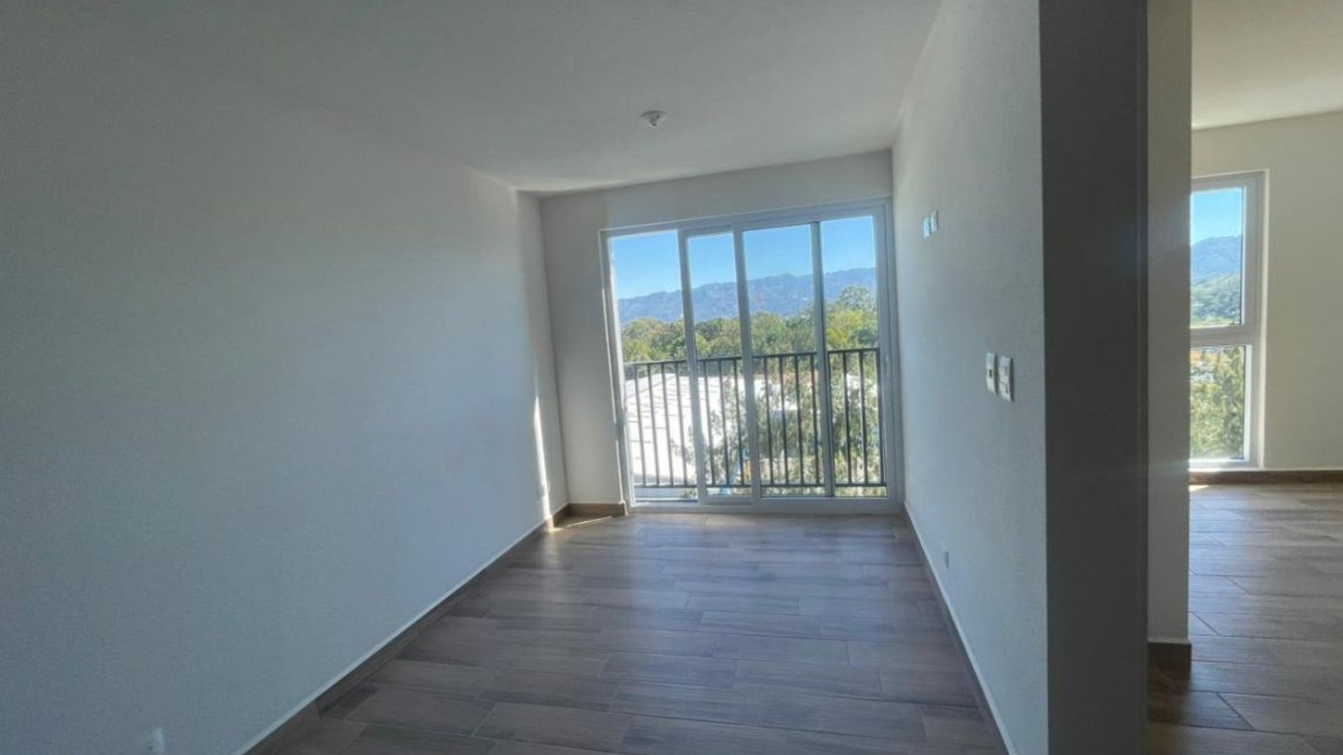 Apartamento en venta en Edificio Lares 17 zona 17 - Miniatura 2