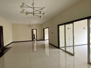 📍 CASA EN RENTA – 3 HAB + JARDÍN | RESIDENCIAL OAKLAND | ZONA 10 - 3