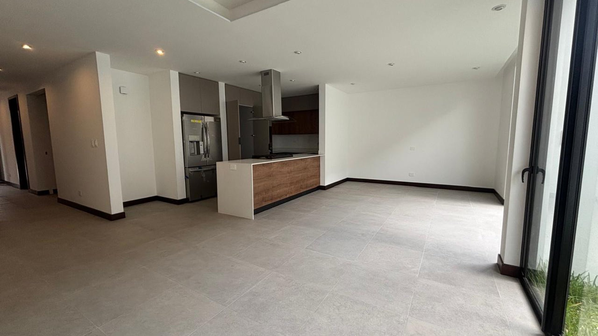 Townhouse en Alquiler Condominio Molie, zona 10 - Miniatura 3