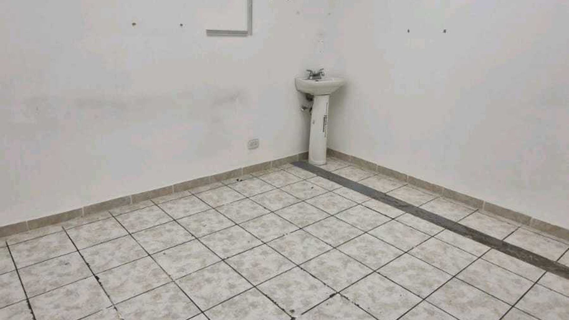 Alquilo Local Comercial en z1 - Miniatura 3