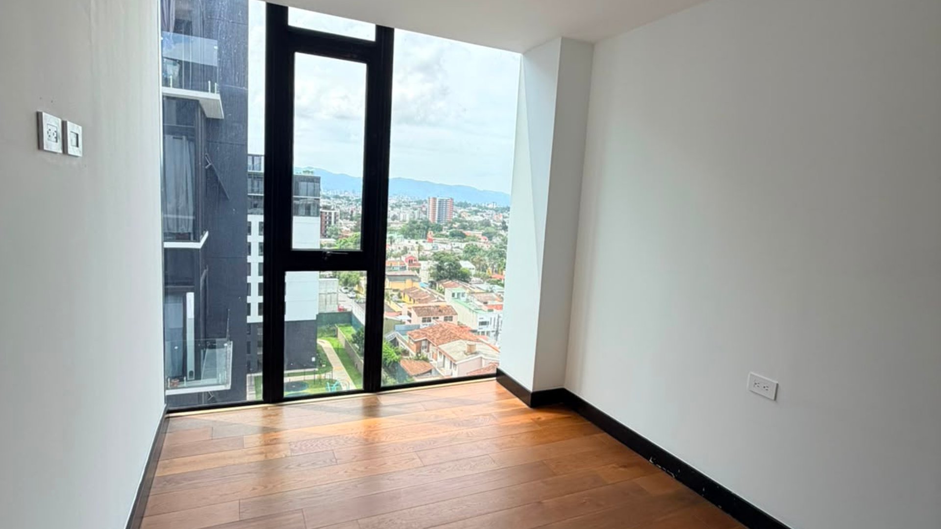 APARTAMENTO EN VENTA | VILLAS MARISCAL | ZONA 11 - Miniatura 3
