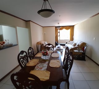 ALQUILO ZONA 10 APARTAMENTO COMPLETAMENTE AMUEBLADO