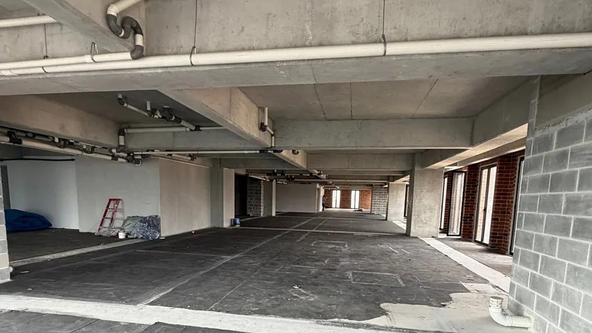 Oficina en venta a pocos metros de Diagonal 6 zona 10 Ref-5814
