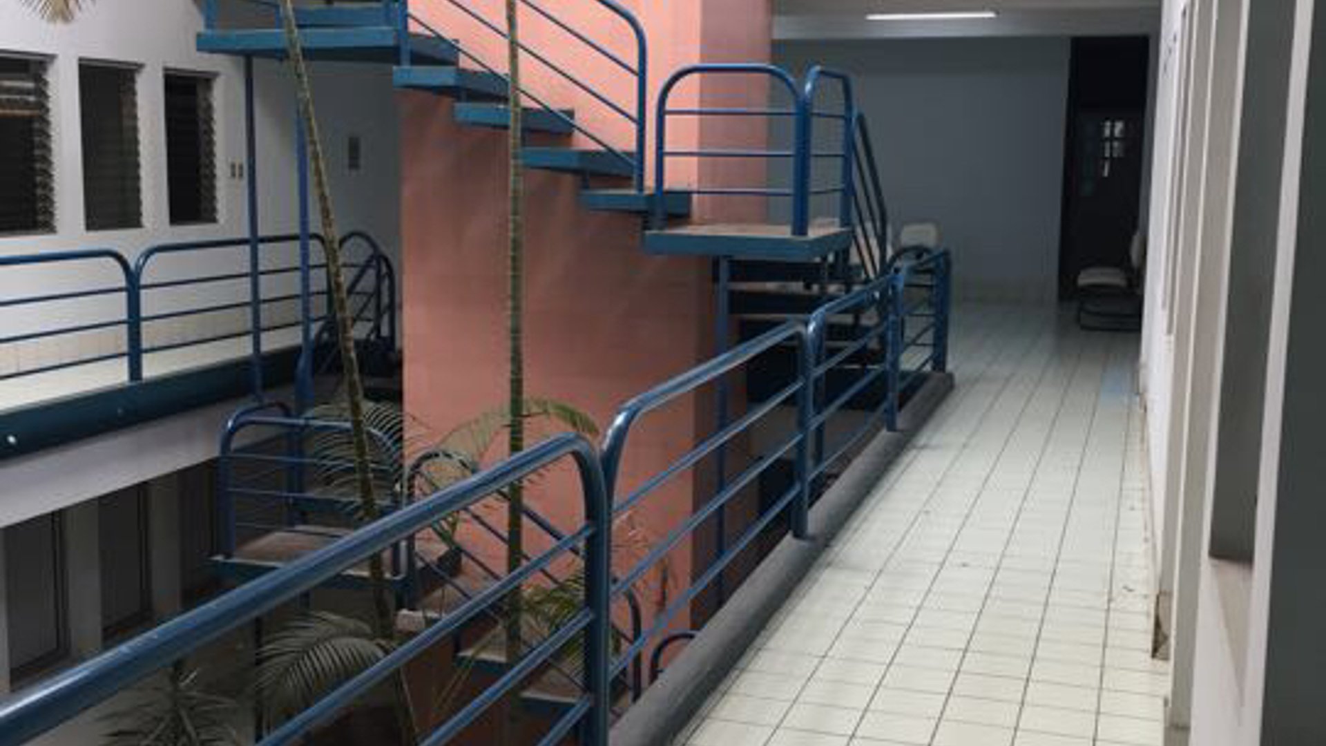 Alquilo  Clínica / Oficina  en zona 14 Centro Clinico La Cañada - Miniatura 8