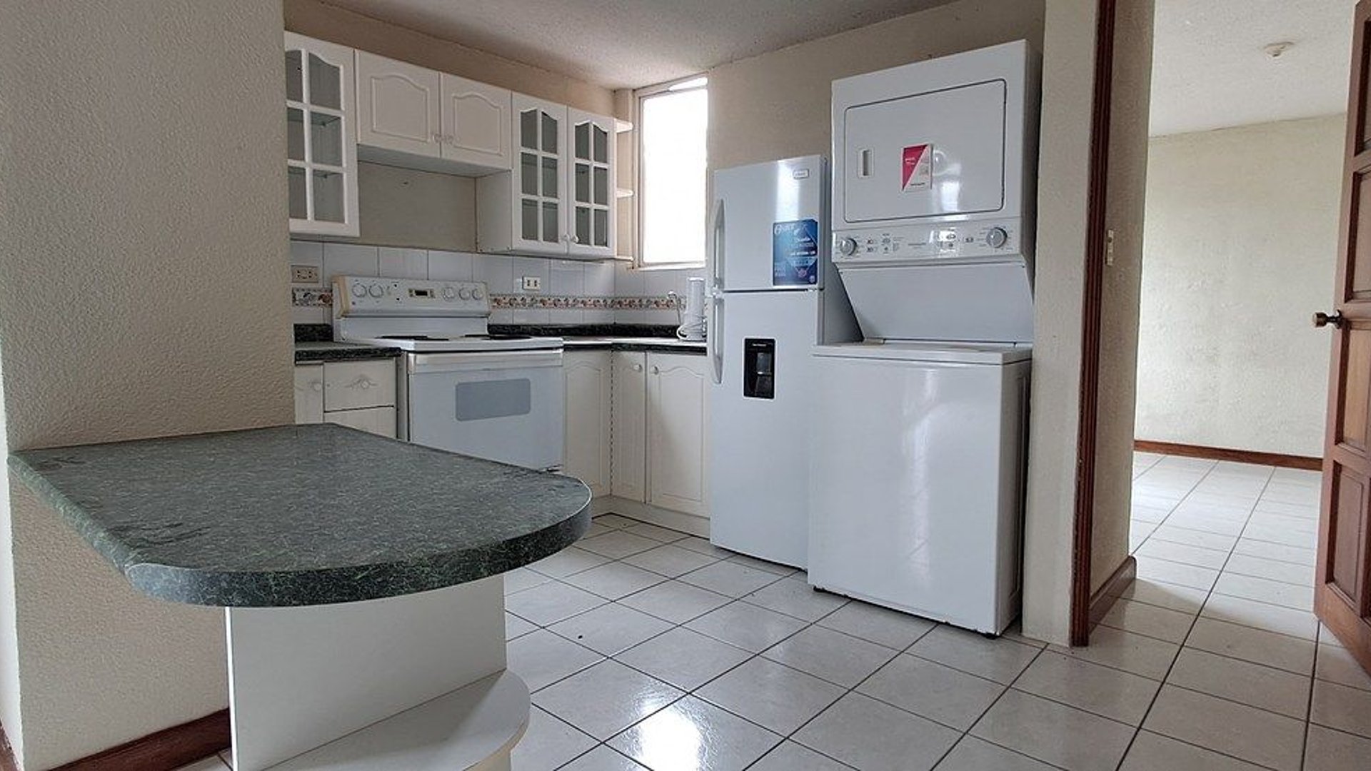 Apartamento en ALQUILER en zona 16 - Miniatura 2