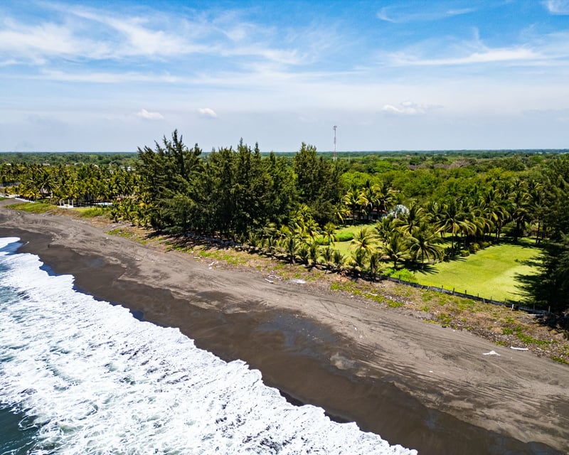 MONTERRICO  TERRENO FRENTE AL MAR EN VENTA
