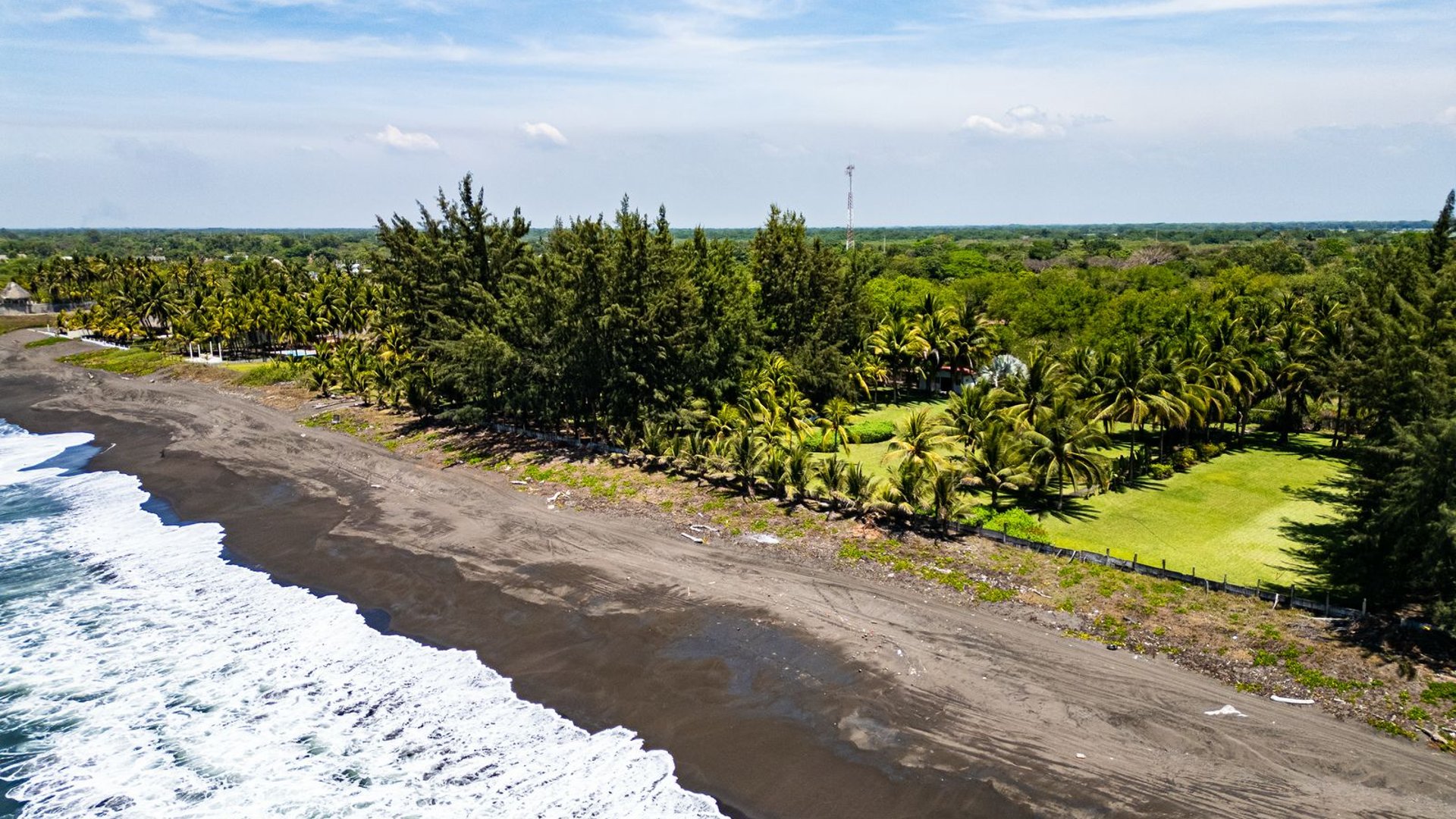 MONTERRICO  TERRENO FRENTE AL MAR EN VENTA - Image 1