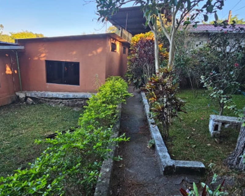 Amplia Casa en Venta o Renta en Colmenas Villas Canales