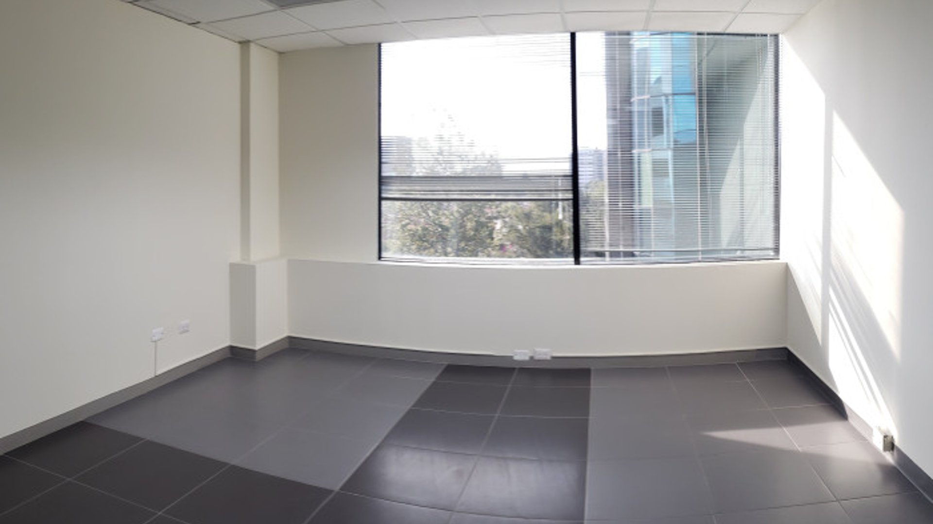 Oficina Comercial en Europlaza Z.14 en Venta o Alquiler - Miniatura 2