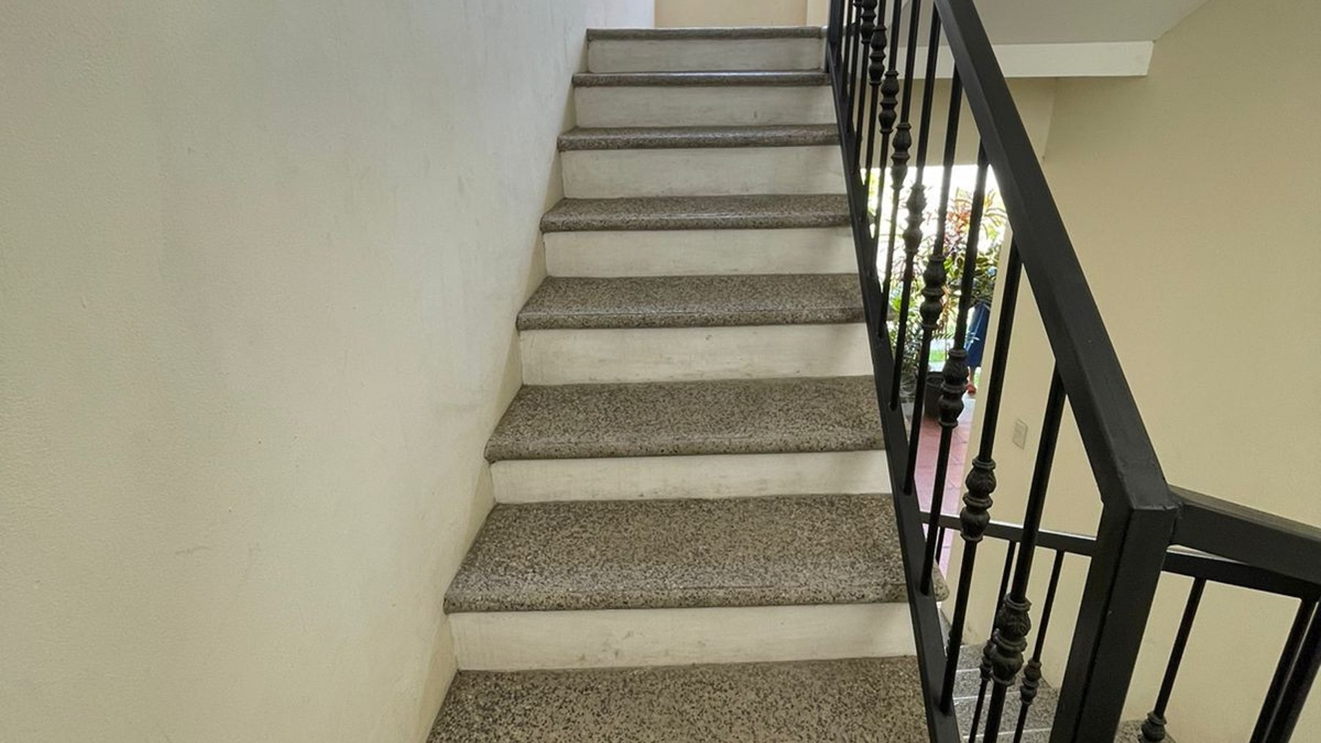 Casa grande en venta en Jutiapa sobre calle principal - Miniatura 3