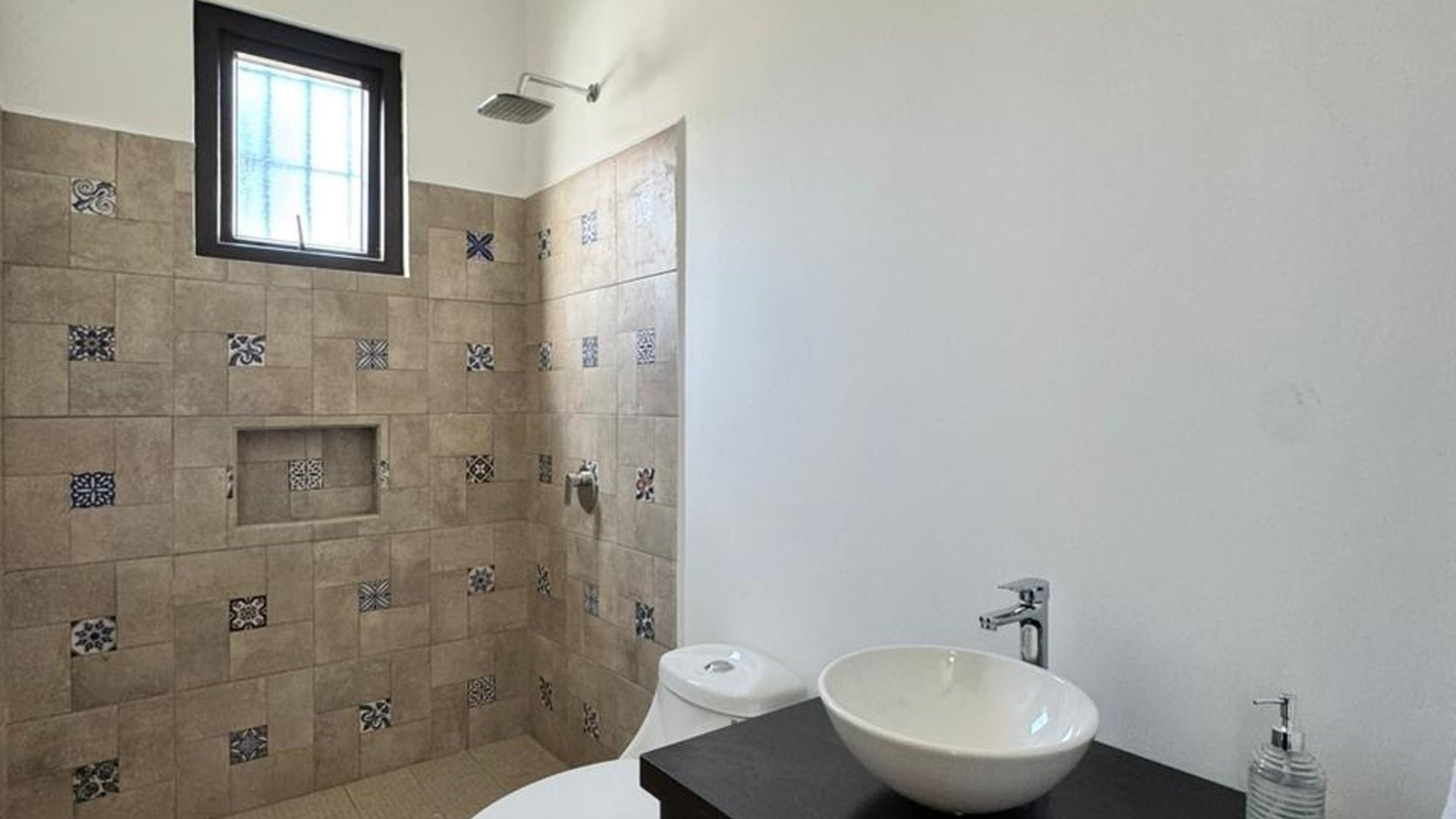 PRECIOSA CASA EN VENTA EN ANTIGUA - Miniatura 4