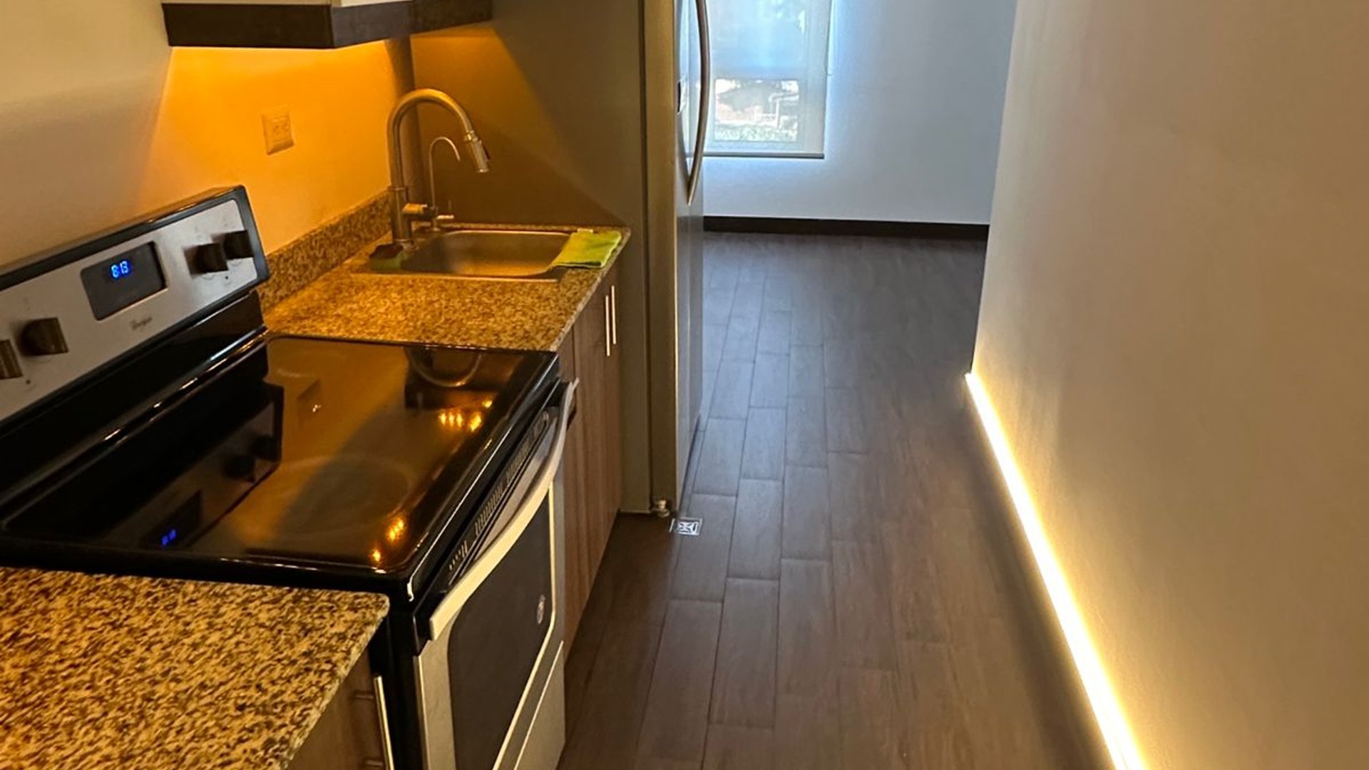Apartamento en Venta zona 15 / Rivoli (Para Inversión) - Image 1