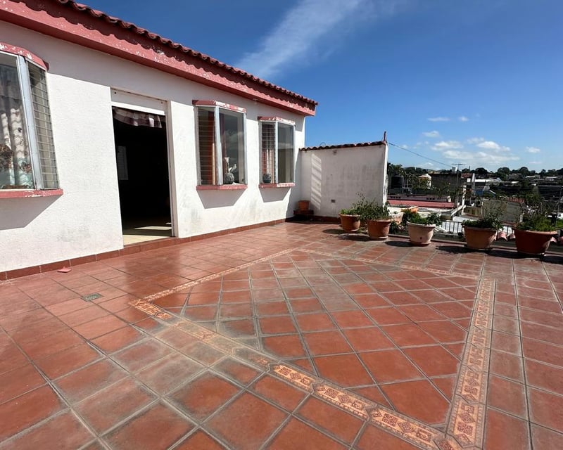 Exclusiva Casa de 2 Niveles en Condominio, Lomas de Portugal