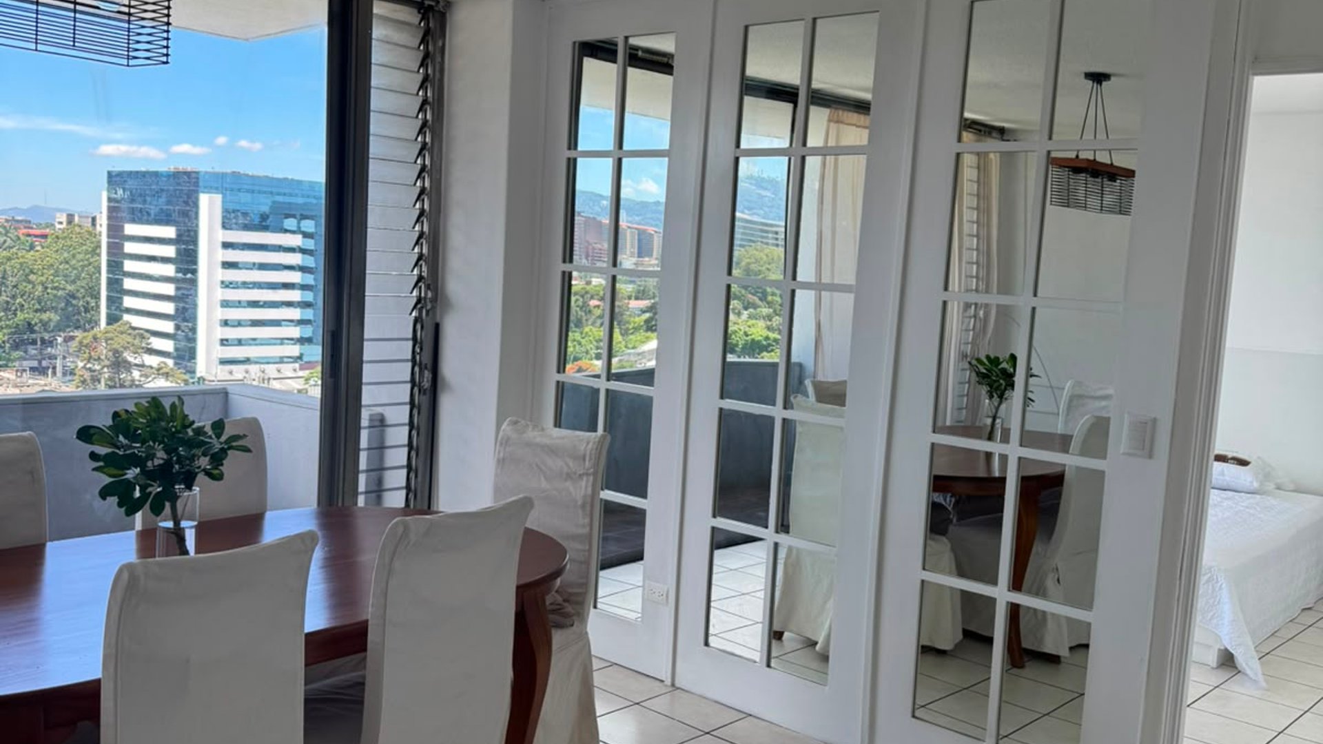 Apartamento Amueblado en Renta en Zona 9 - Miniatura 11