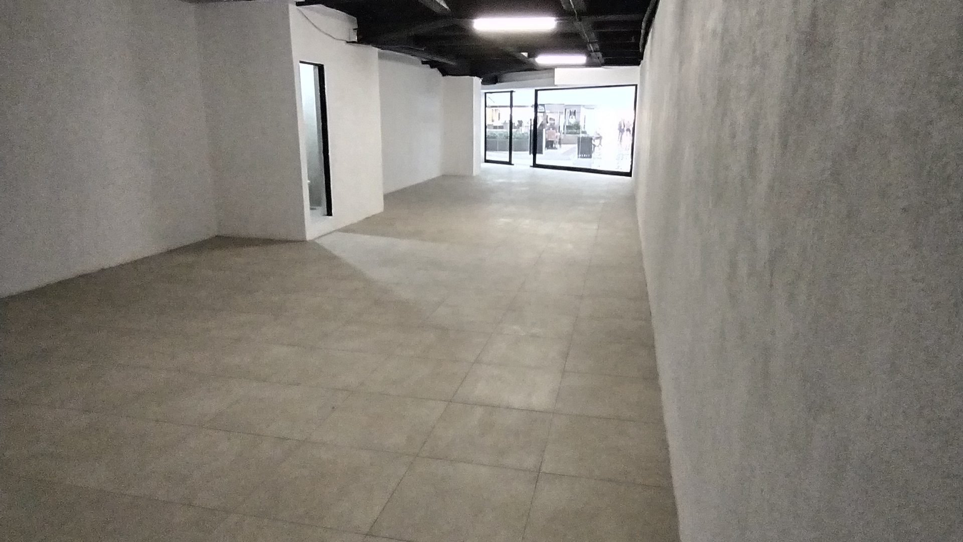 ALQUILO LOCAL COMERCIAL EN EDIFICIO GEMINIS 10 - Miniatura 6