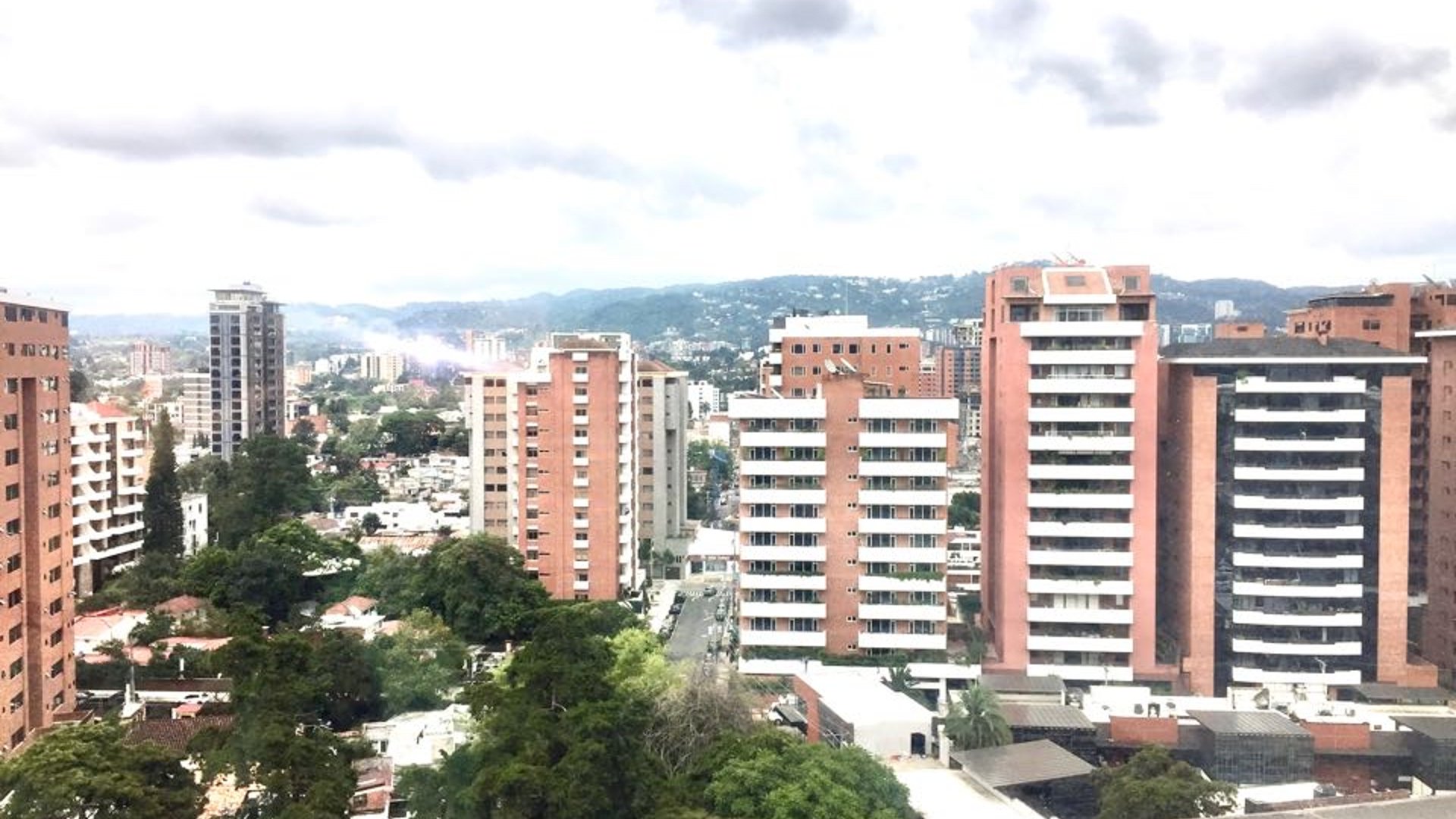 Vendo Oficina en Zona 10 Edificio Pialé - Miniatura 15