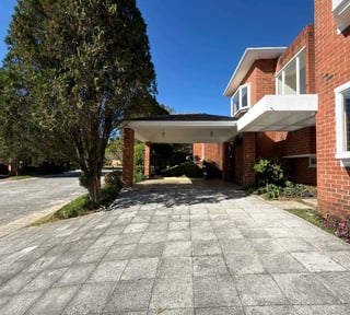 *Venta amplia casa en Colinas de Castel Km 20.5 Carr. Fraijanes* (C)